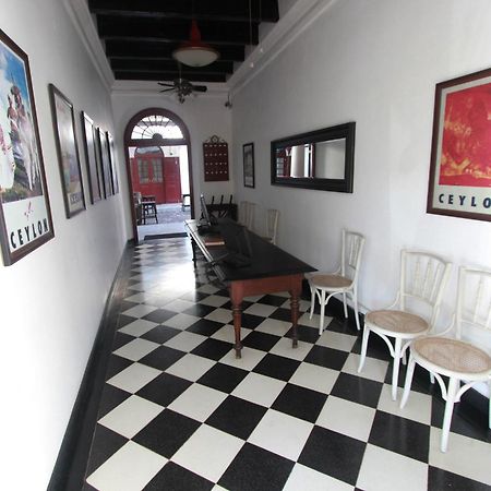 Royal Bar & Hotel Kandy Extérieur photo