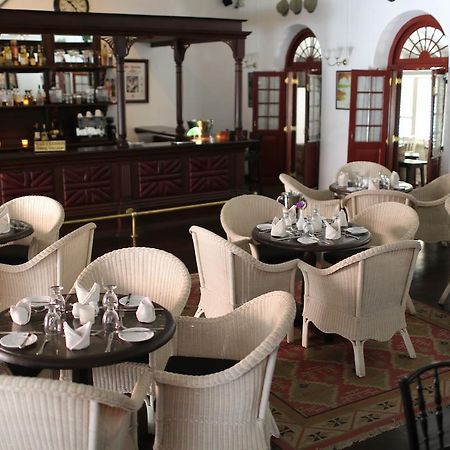 Royal Bar & Hotel Kandy Extérieur photo