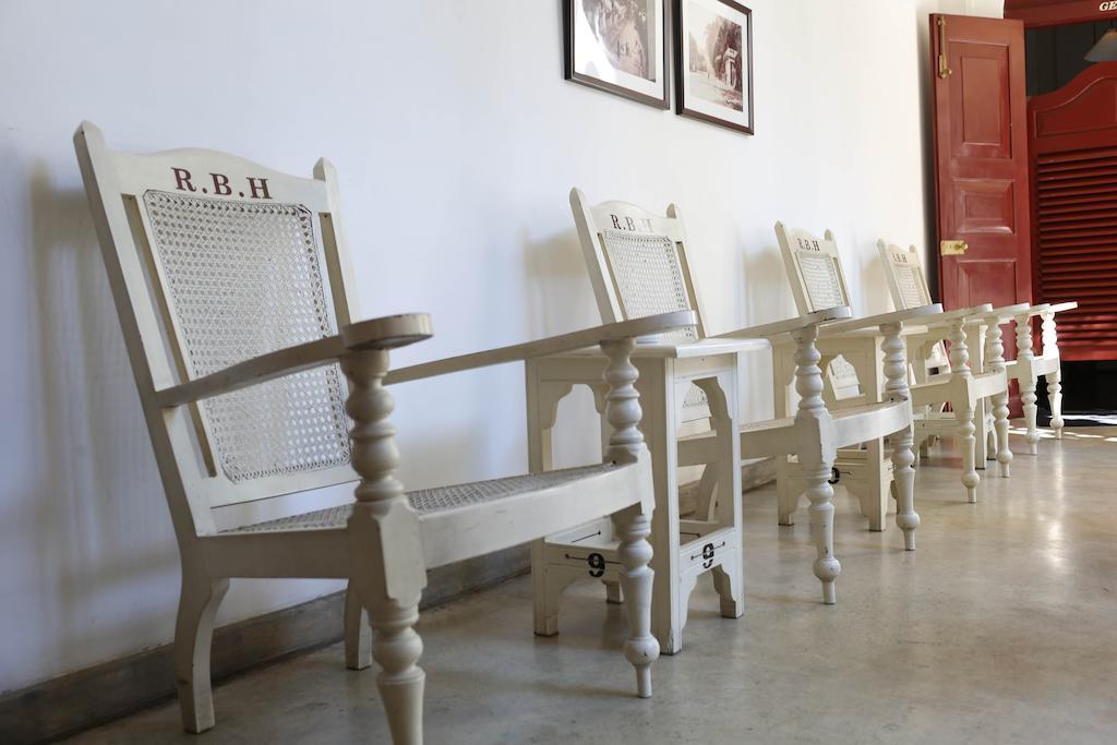Royal Bar & Hotel Kandy Extérieur photo
