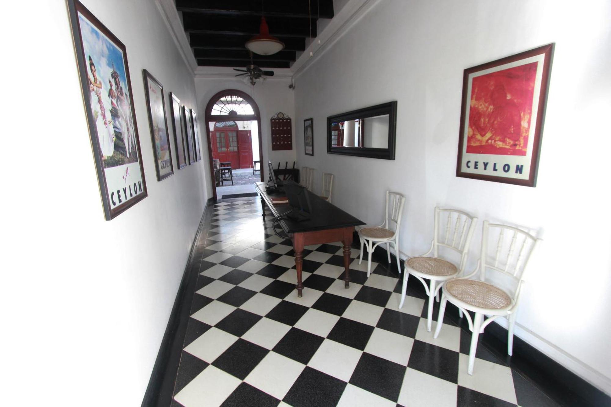 Royal Bar & Hotel Kandy Extérieur photo