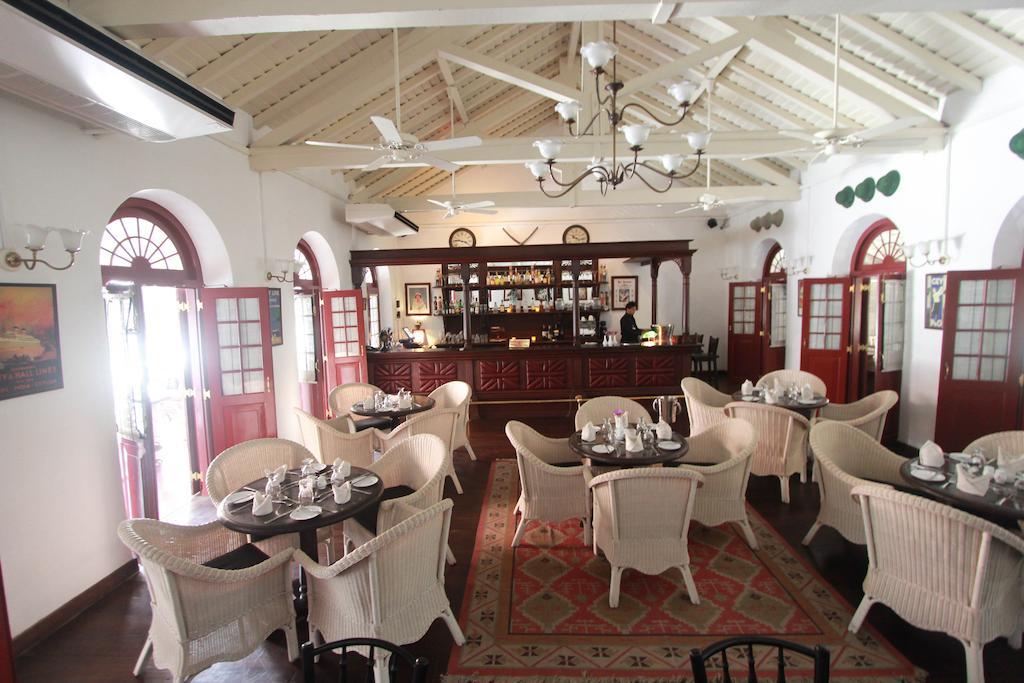 Royal Bar & Hotel Kandy Extérieur photo