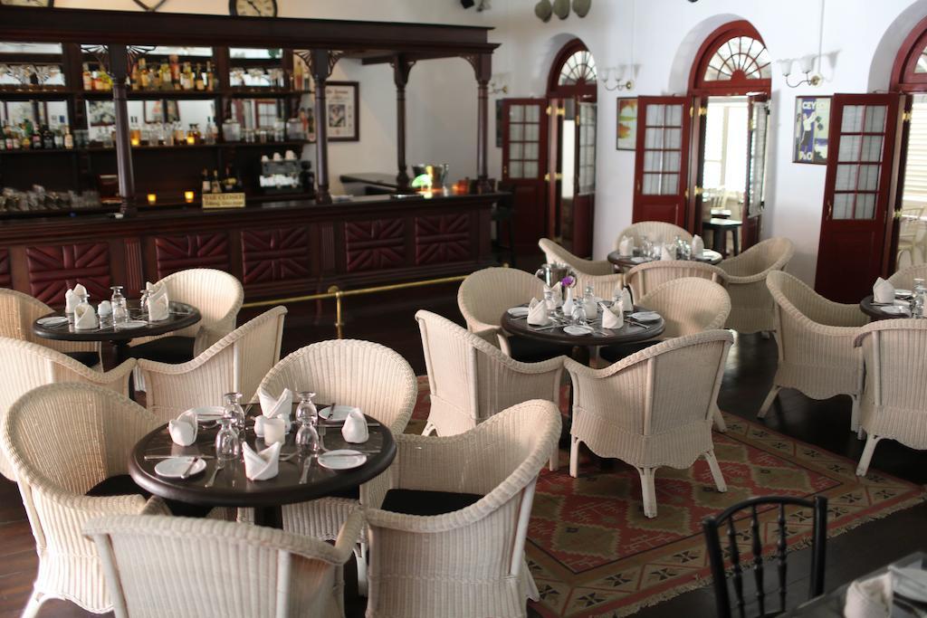 Royal Bar & Hotel Kandy Extérieur photo